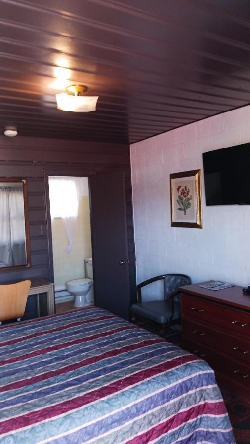 White Pine Motel Ілі Екстер'єр фото