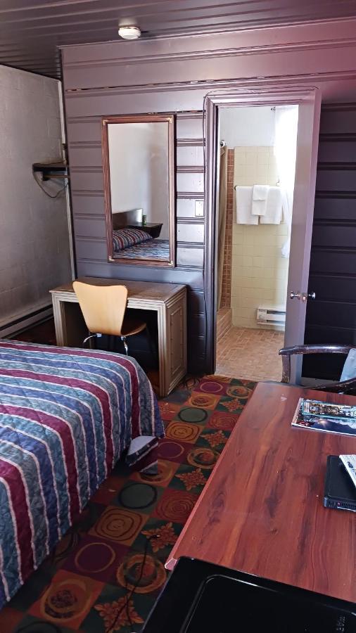 White Pine Motel Ілі Екстер'єр фото