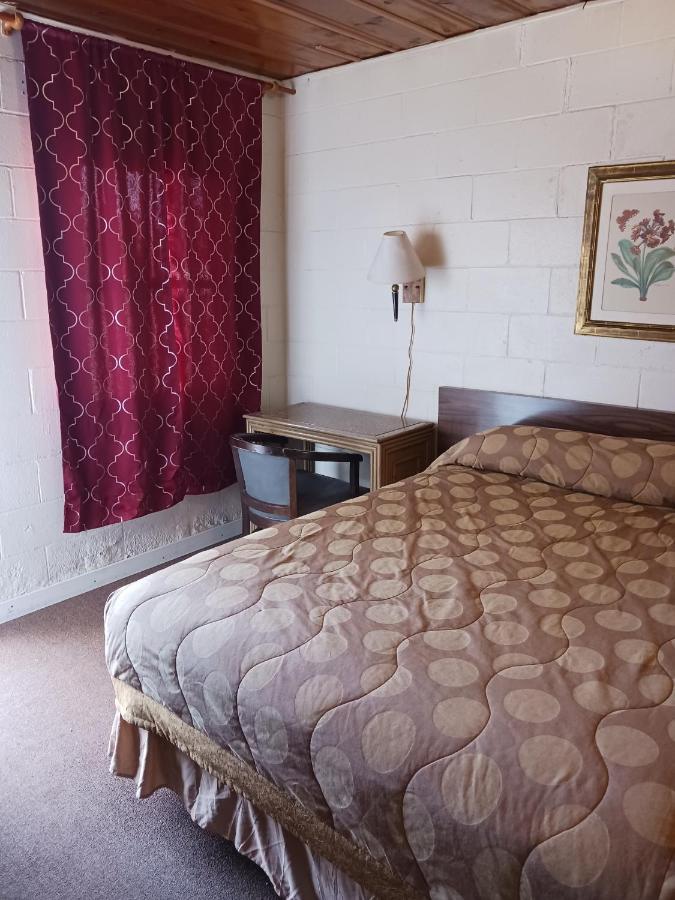 White Pine Motel Ілі Екстер'єр фото