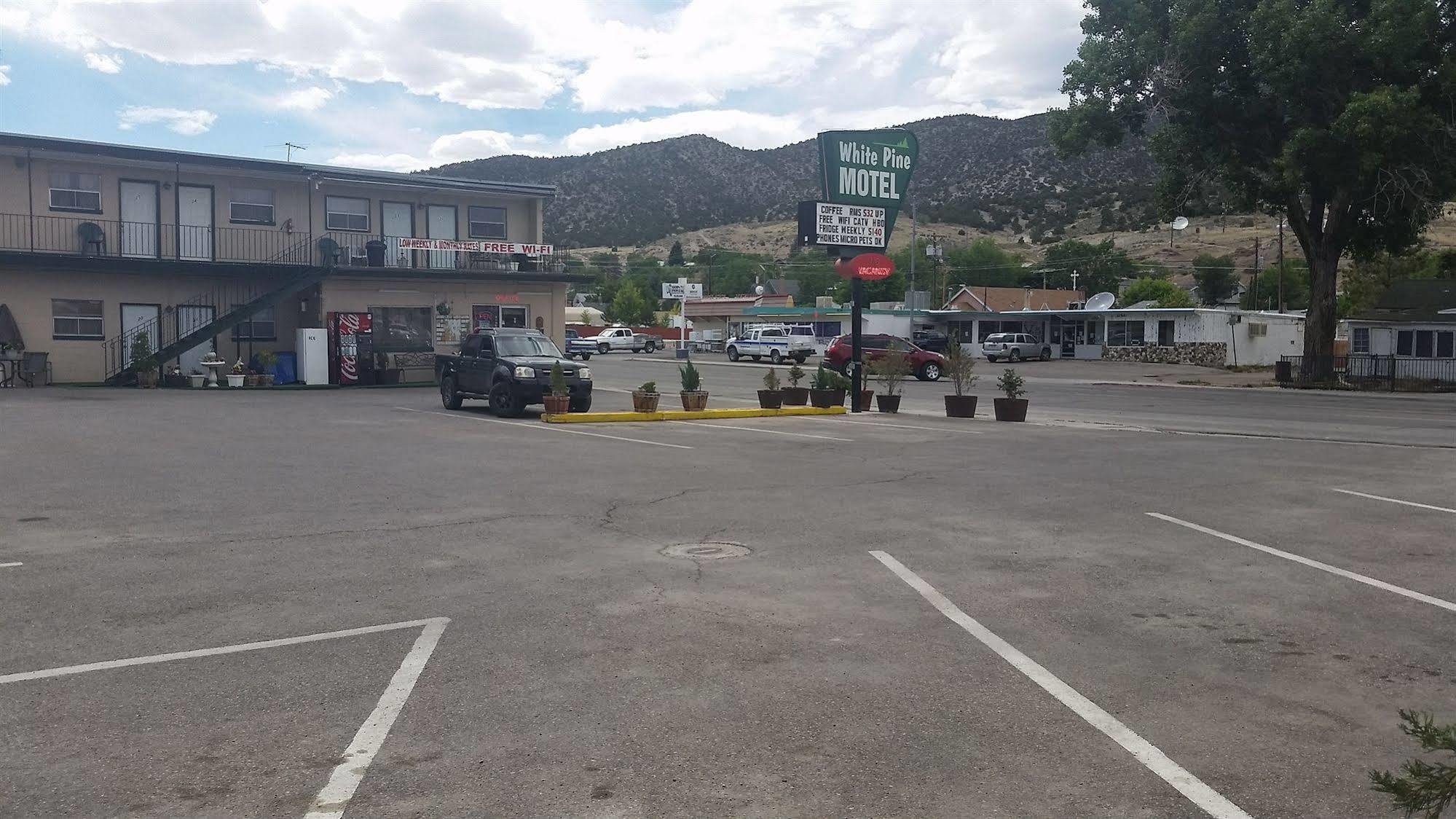 White Pine Motel Ілі Екстер'єр фото