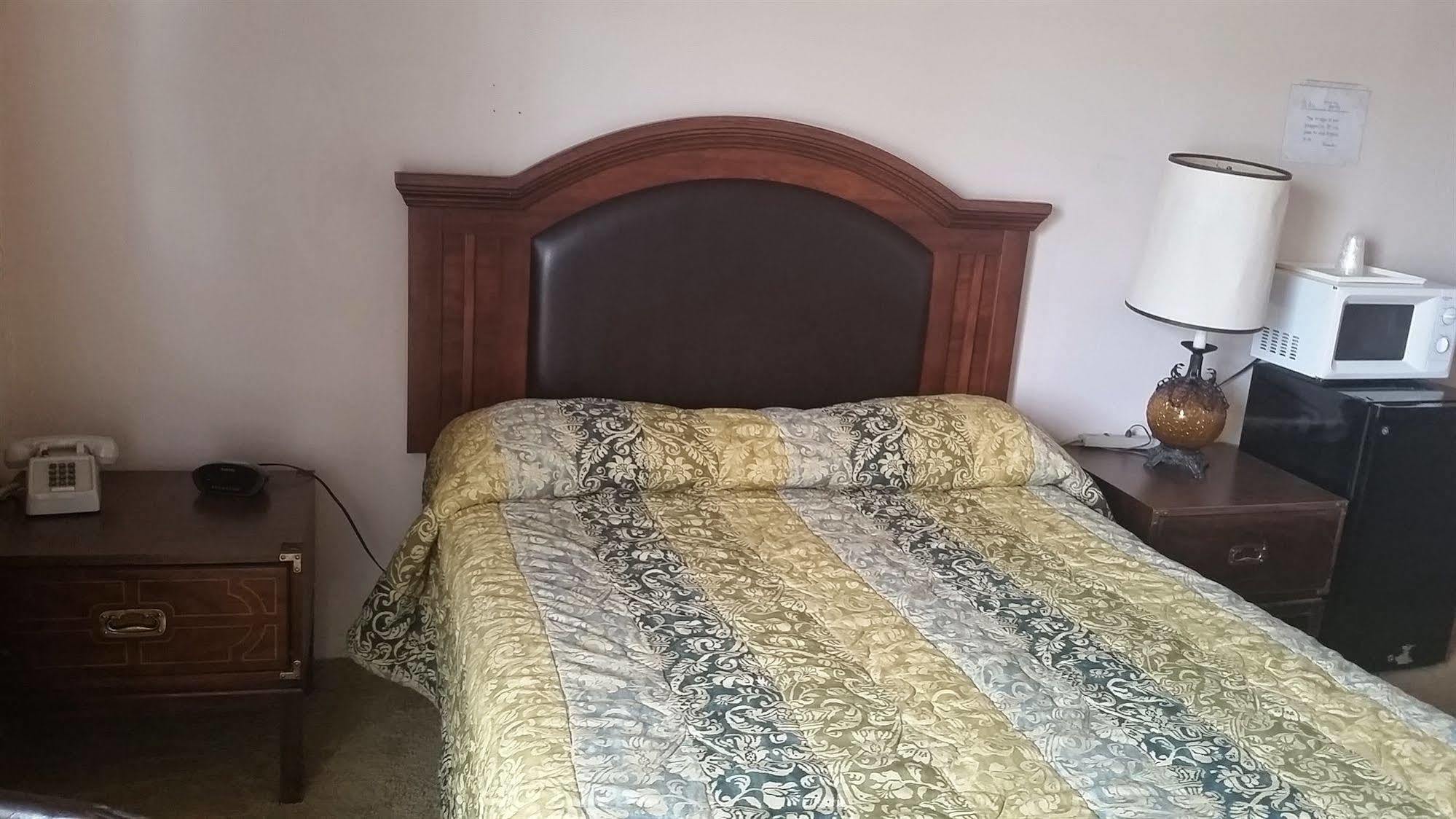 White Pine Motel Ілі Екстер'єр фото